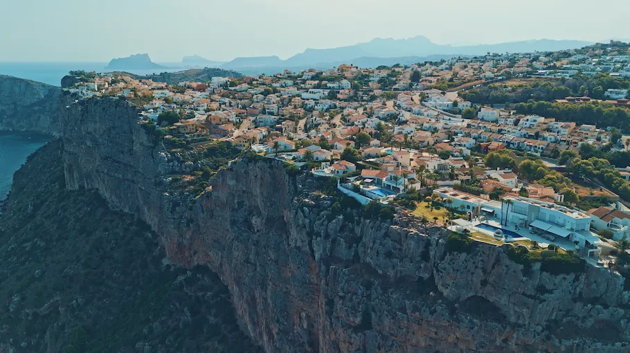Modern villas in Moraira with sea view